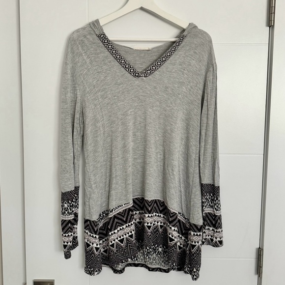Hooded long sleeve Aztec boho shirt - Picture 1 of 4